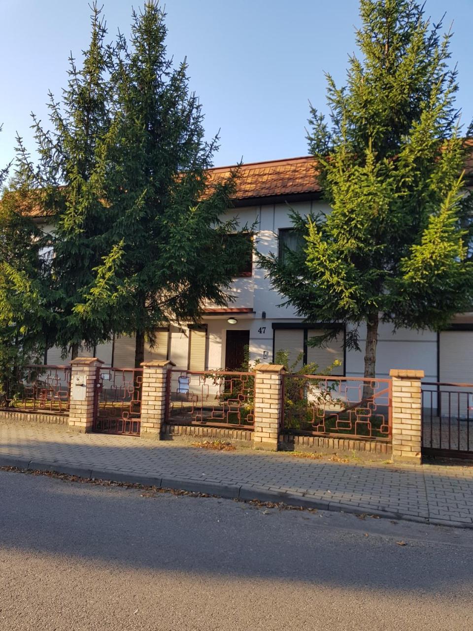 Pokoje Pod Swierkiem Swarzedz Luaran gambar